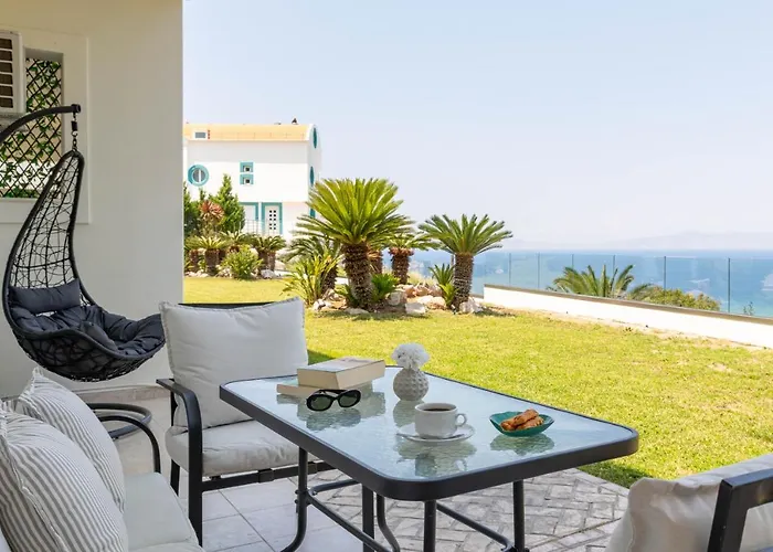 Island Hills Apartment *