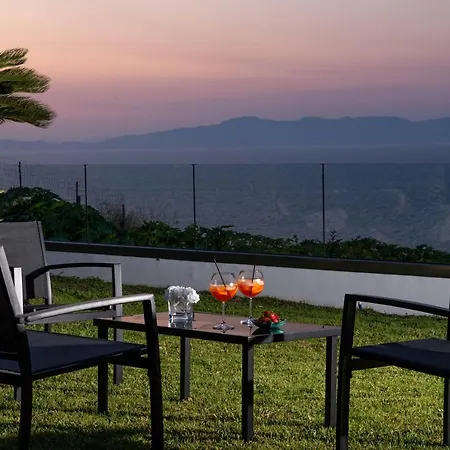 Island Hills Apartment *